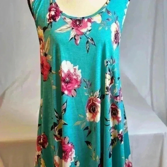 NWT! Be Stage Green with Floral Design Summer Top with Open Cross Back (2X) - Picture 3 of 11
